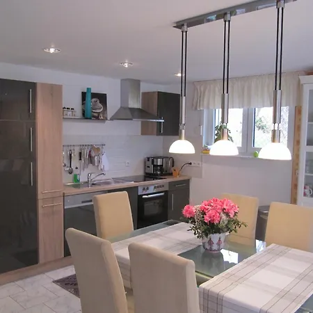 Getaway With Private Terrace, Cleaning Included Casa vacanze